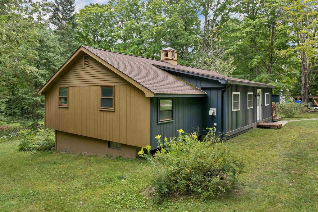 Photo of 100 Foothills Road, Sutton, NH 03273 (MLS # 5108213)