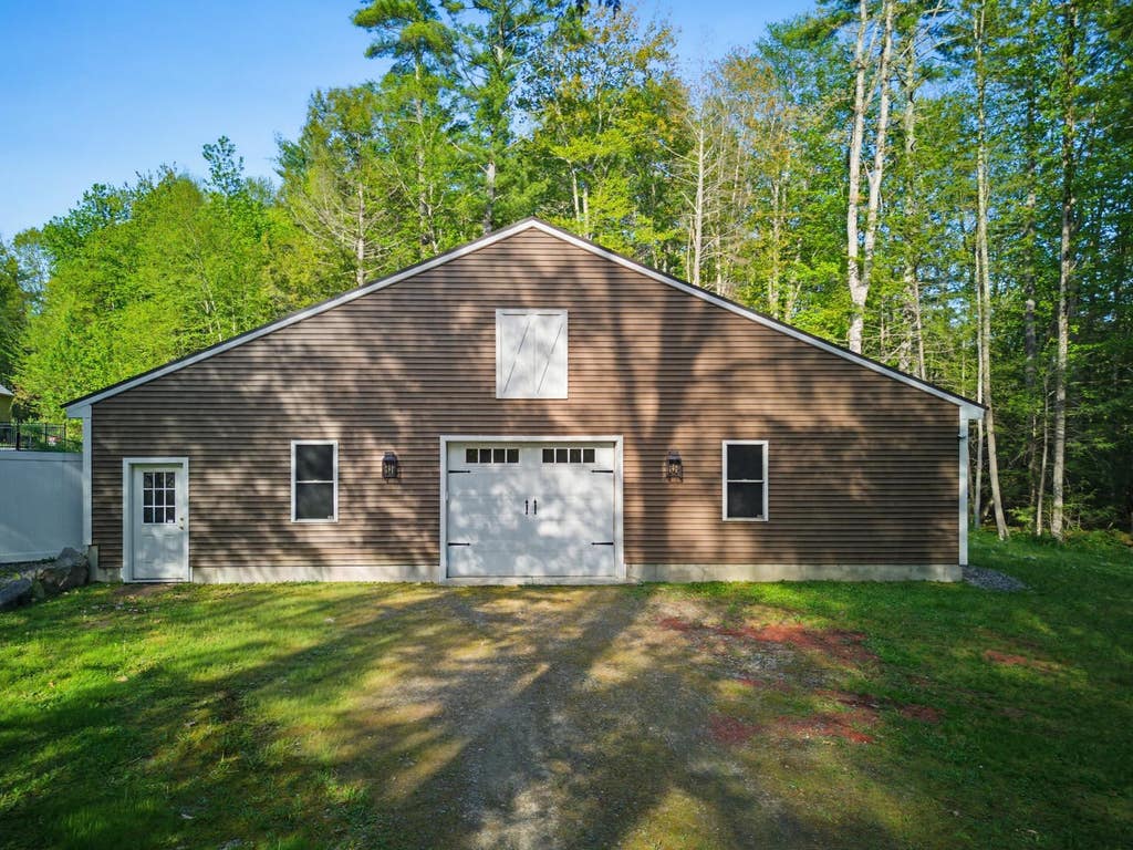 Photo of 17 Dudley Road, Brentwood, NH 03833 (MLS # 5090065)