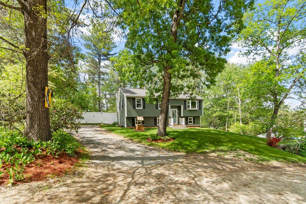 Photo of 9 Ford Avenue, Salem, NH 03079 (MLS # 5090565)