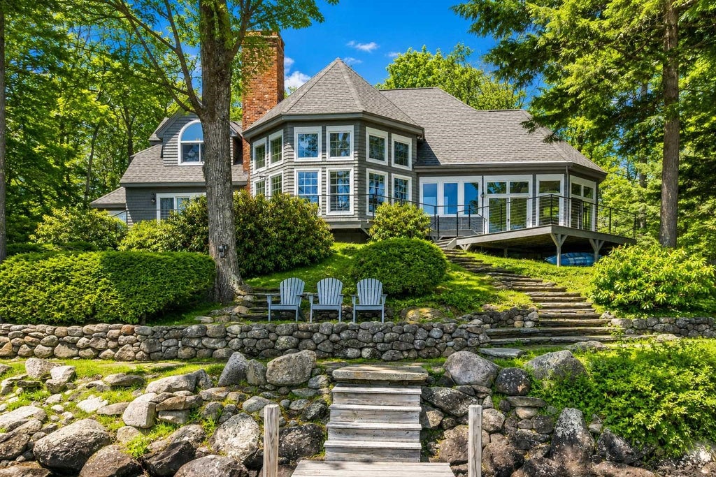 Photo of 986 Lakeshore Drive, New London, NH 03257 (MLS # 5089589)