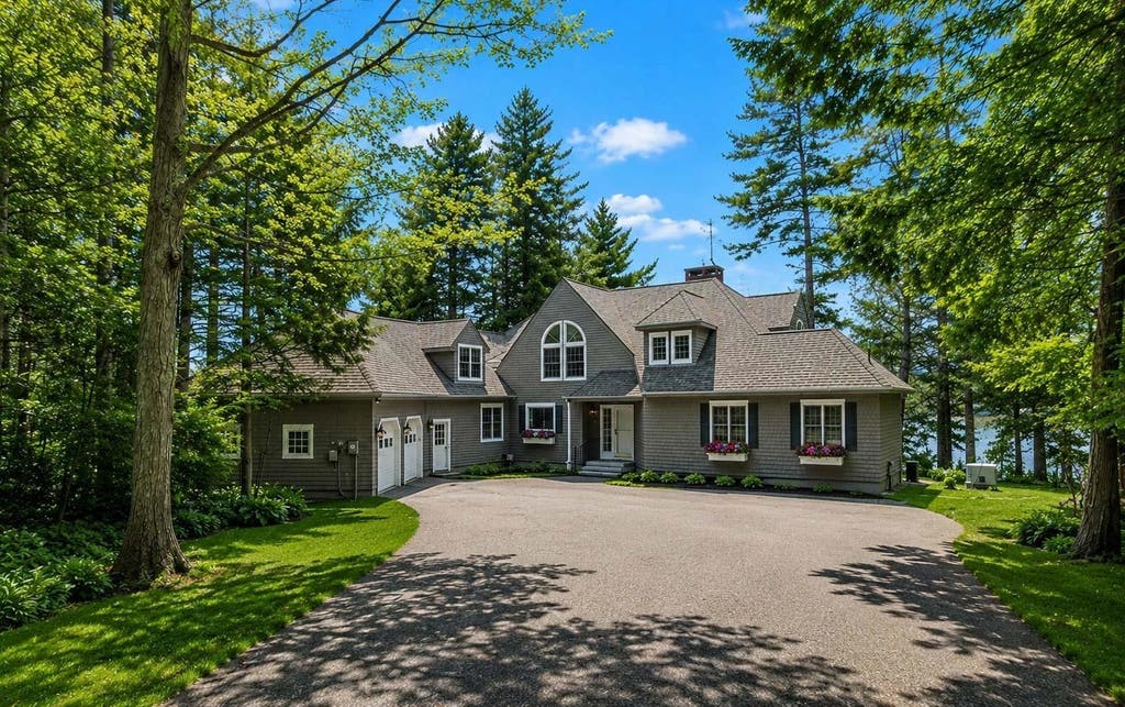 Photo of 986 Lakeshore Drive, New London, NH 03257 (MLS # 5089589)