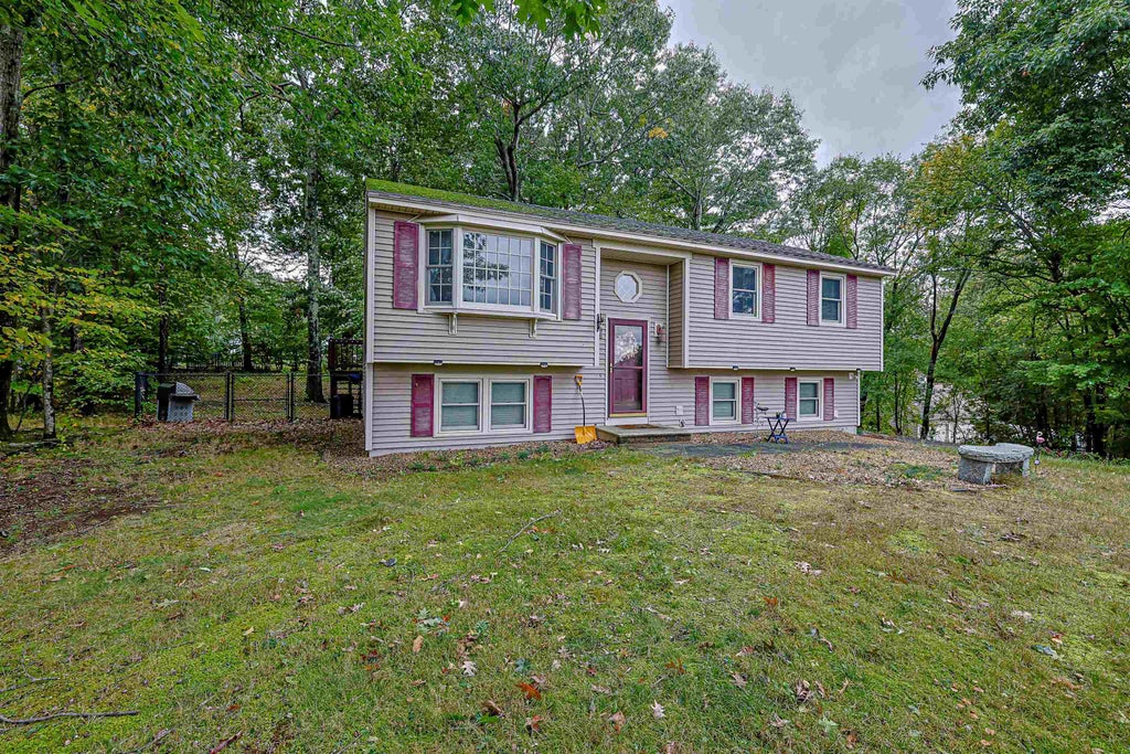 Photo of 4 Spinnaker Drive, Derry, NH 03038 (MLS # 5112580)