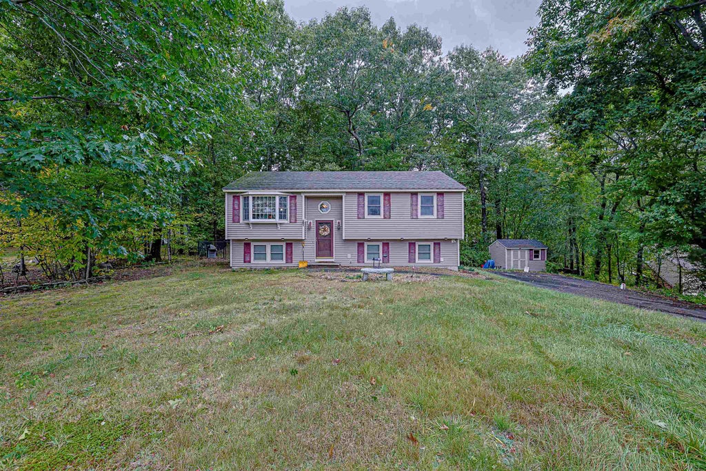 Photo of 4 Spinnaker Drive, Derry, NH 03038 (MLS # 5112580)
