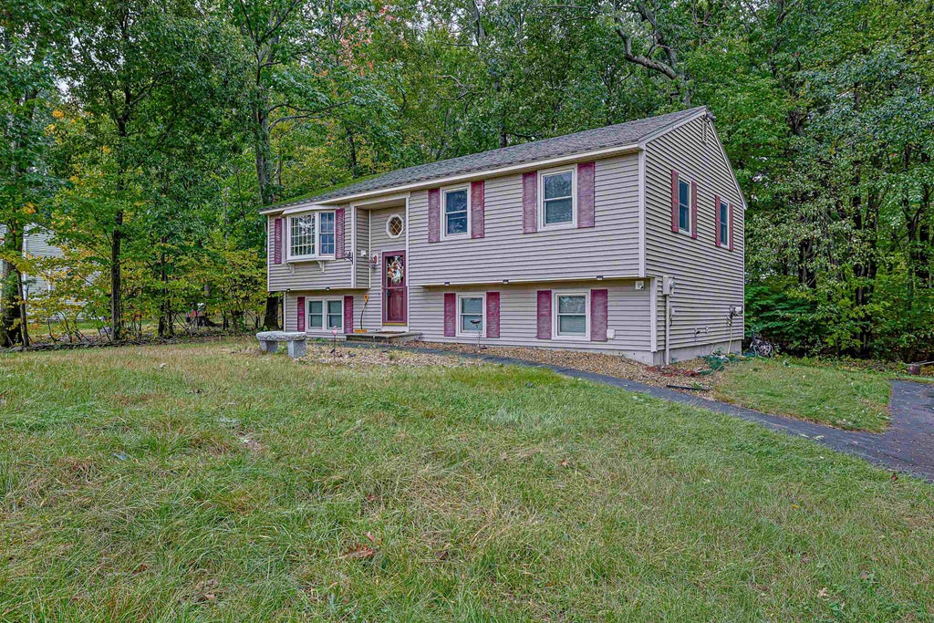 Photo of 4 Spinnaker Drive, Derry, NH 03038 (MLS # 5112580)
