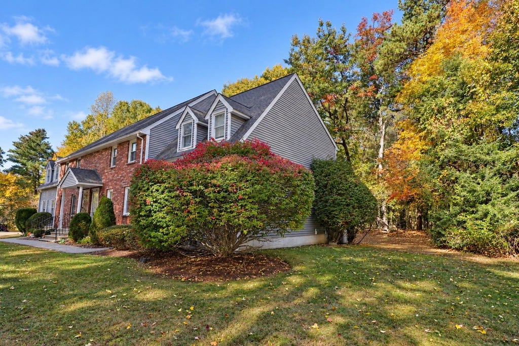 Photo of 233 Oakridge Road #13, Plaistow, NH 03865 (MLS # 5115571)