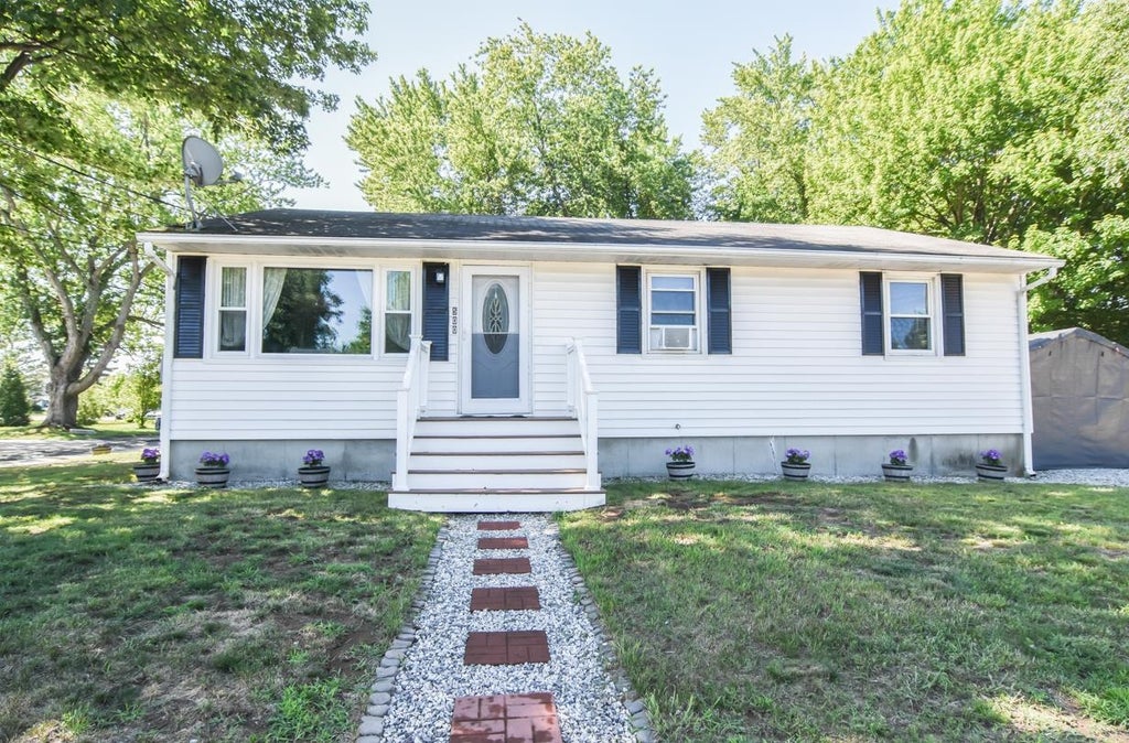Photo of 500 Donald Street, Bedford, NH 03110 (MLS # 5097142)