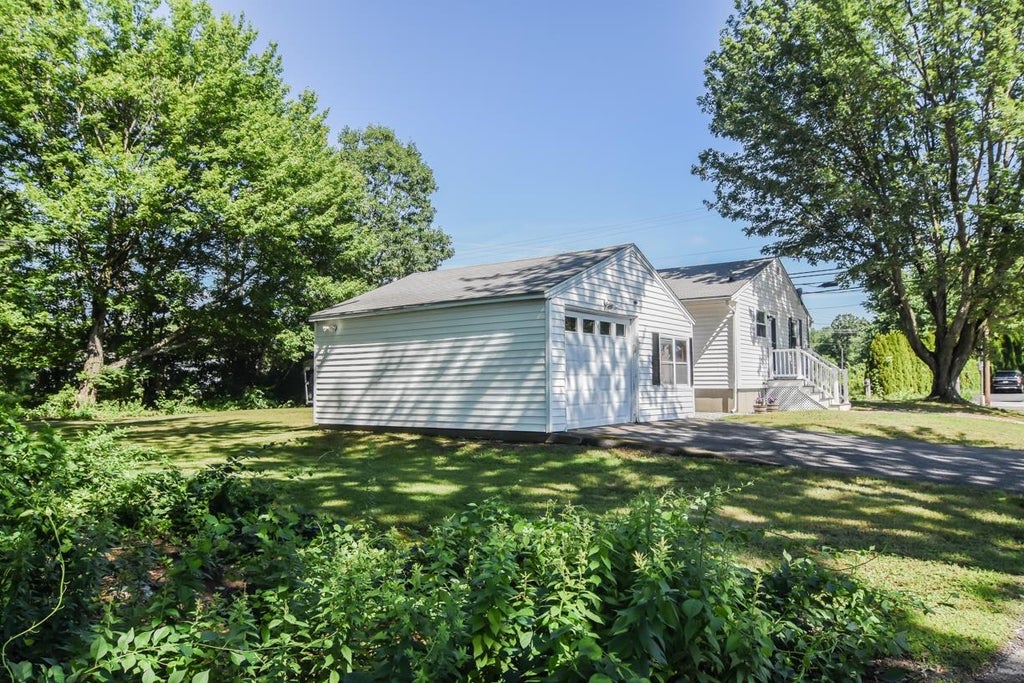 Photo of 500 Donald Street, Bedford, NH 03110 (MLS # 5097142)