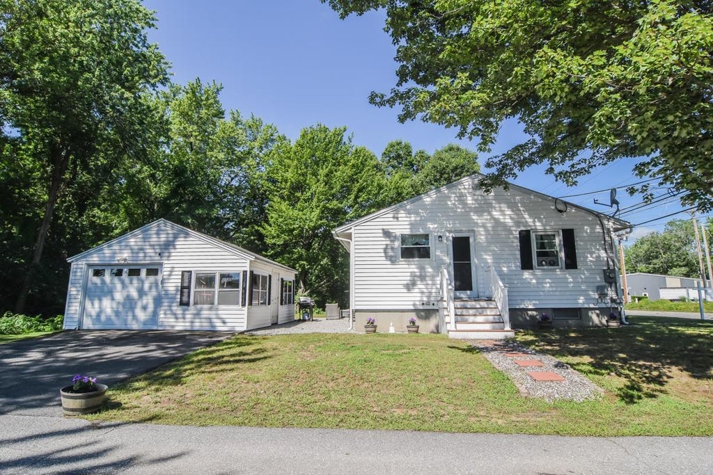 Photo of 500 Donald Street, Bedford, NH 03110 (MLS # 5097142)