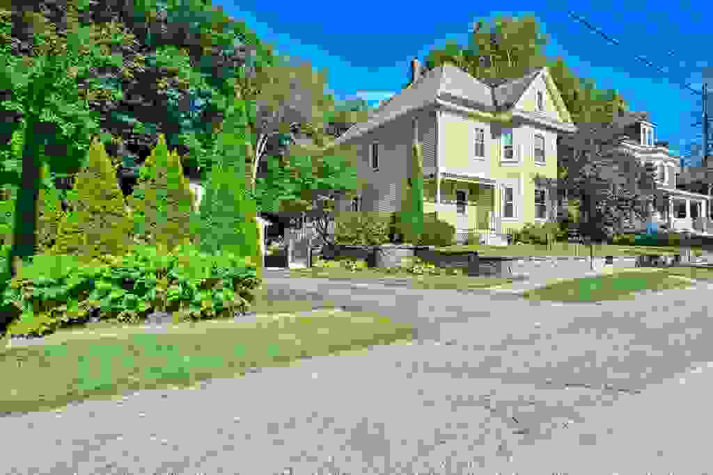 Photo of 153 Russell Street, Manchester, NH 03104 (MLS # 5102380)