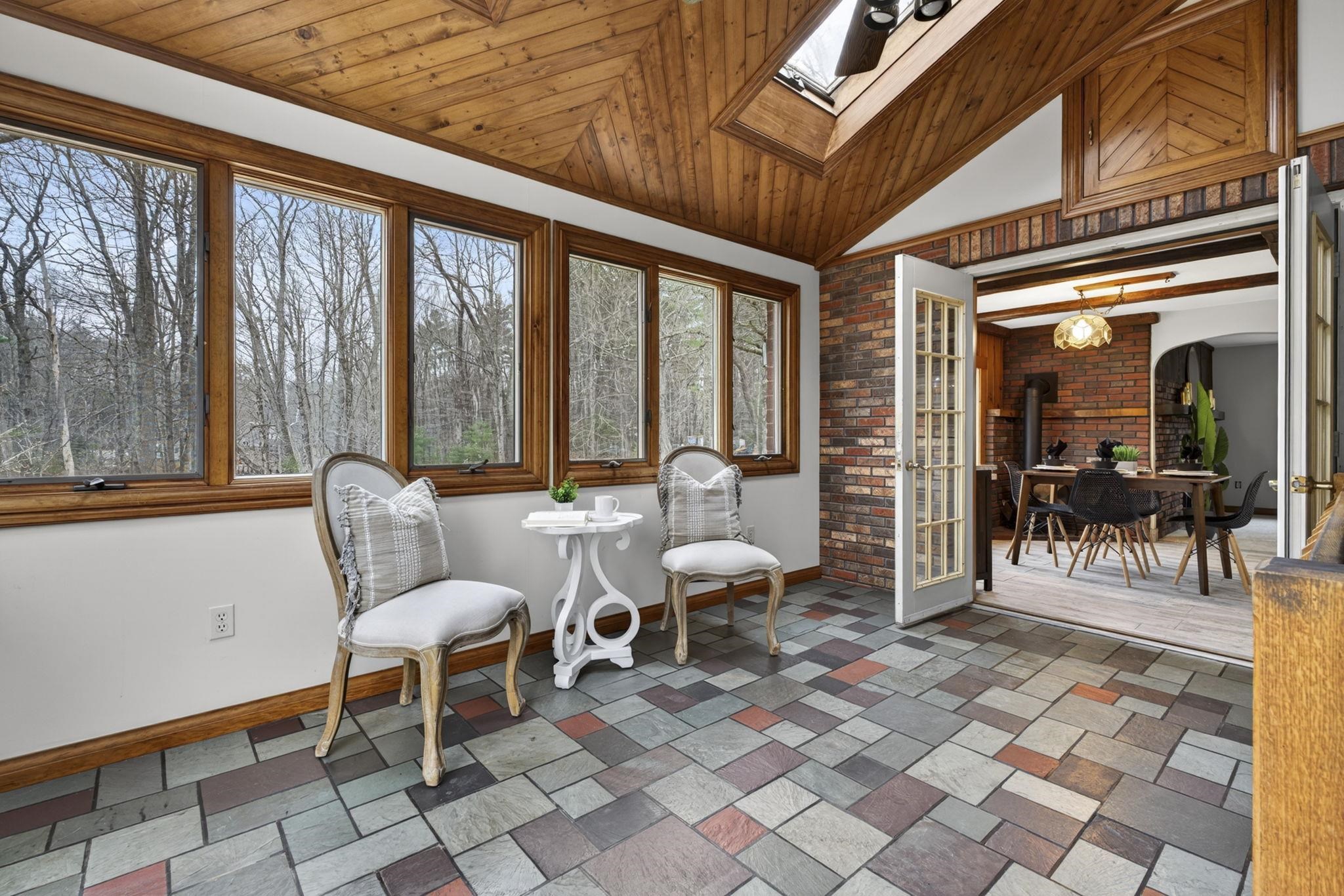 405 N River Road