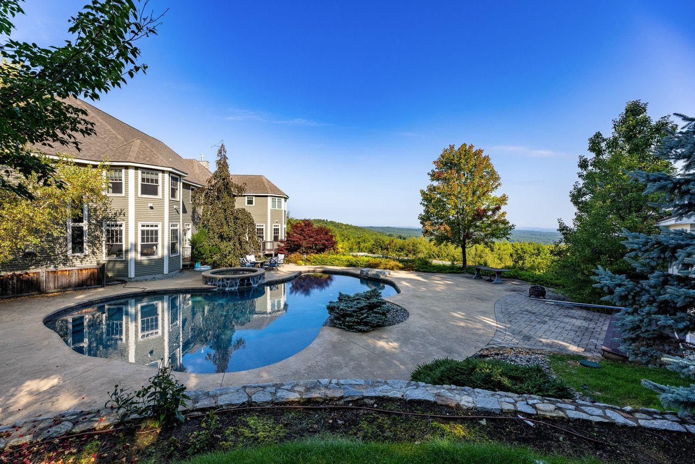 6 Crescent Drive