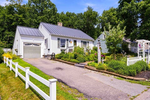 Photo of 15 Monadnock Street, Nashua, NH 03064 (MLS # 5104925)
