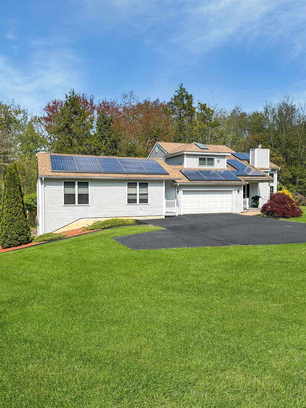 Photo of 87 Pilgrim Circle, Hampstead, NH 03826 (MLS # 5088230)