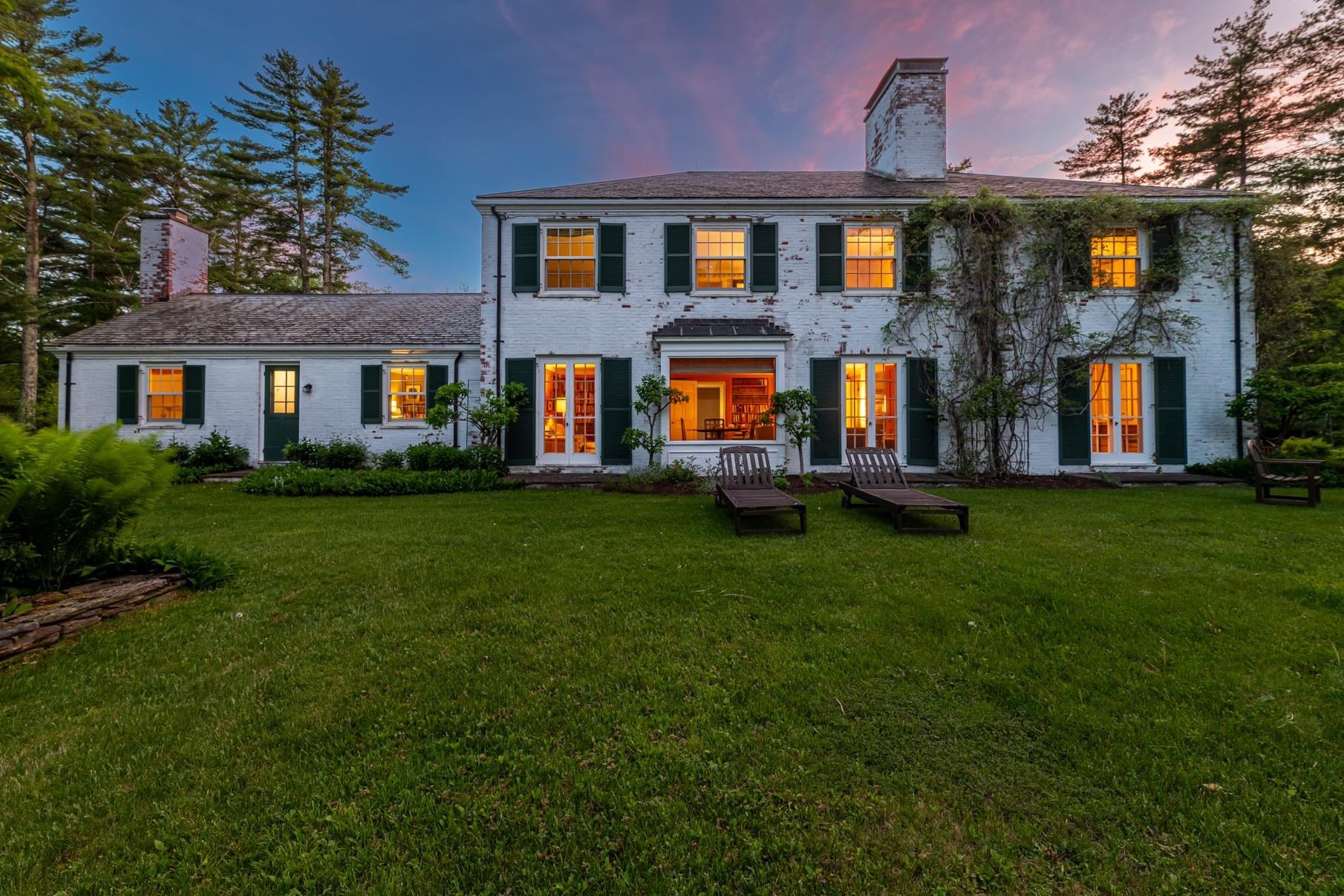 1613 West Road