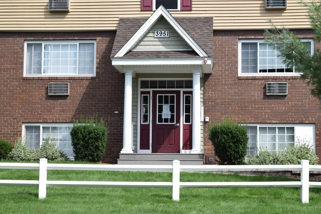 Photo of 3931 Old Brown Avenue #61, Manchester, NH 03103 (MLS # 5107868)