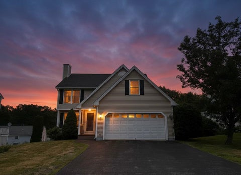 Photo of 199 Heathrow Avenue, Manchester, NH 03104 (MLS # 5099979)