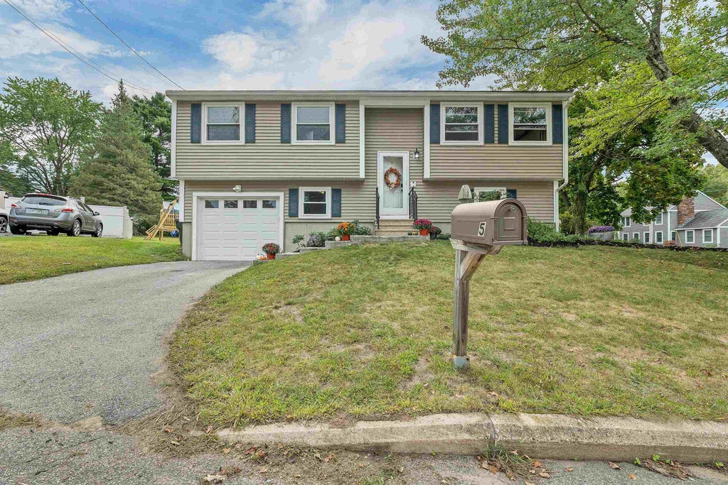 Photo of 5 Renard Street, Manchester, NH 03109 (MLS # 5110552)