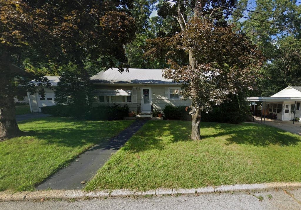 Photo of 142 Constant Street, Manchester, NH 03103 (MLS # 5106192)