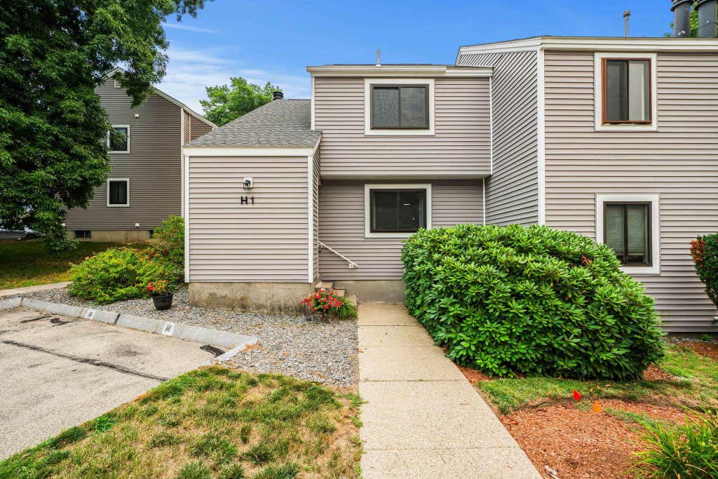 Photo of 1 Black Oak Drive, Nashua, NH 03062 (MLS # 5100251)