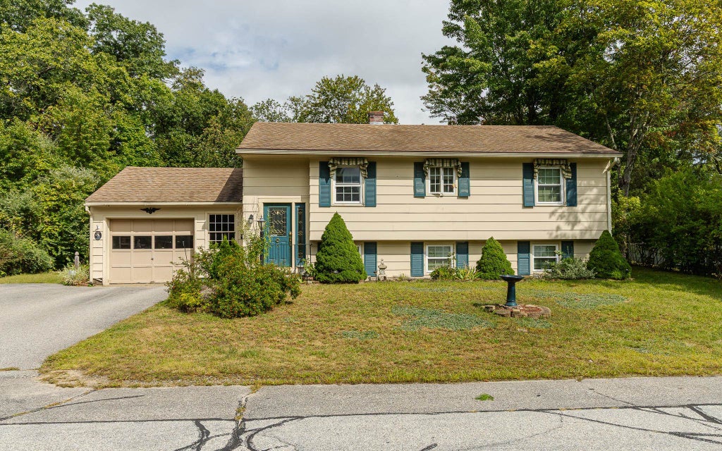 Photo of 8 Jay Drive, Concord, NH 03301 (MLS # 5108752)