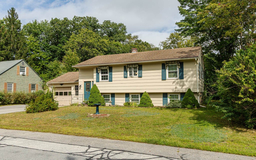 Photo of 8 Jay Drive, Concord, NH 03301 (MLS # 5108752)