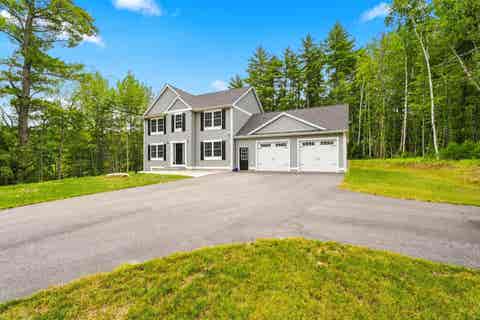 Photo of 26 Swamp Road, Epsom, NH 03234 (MLS # 5103290)
