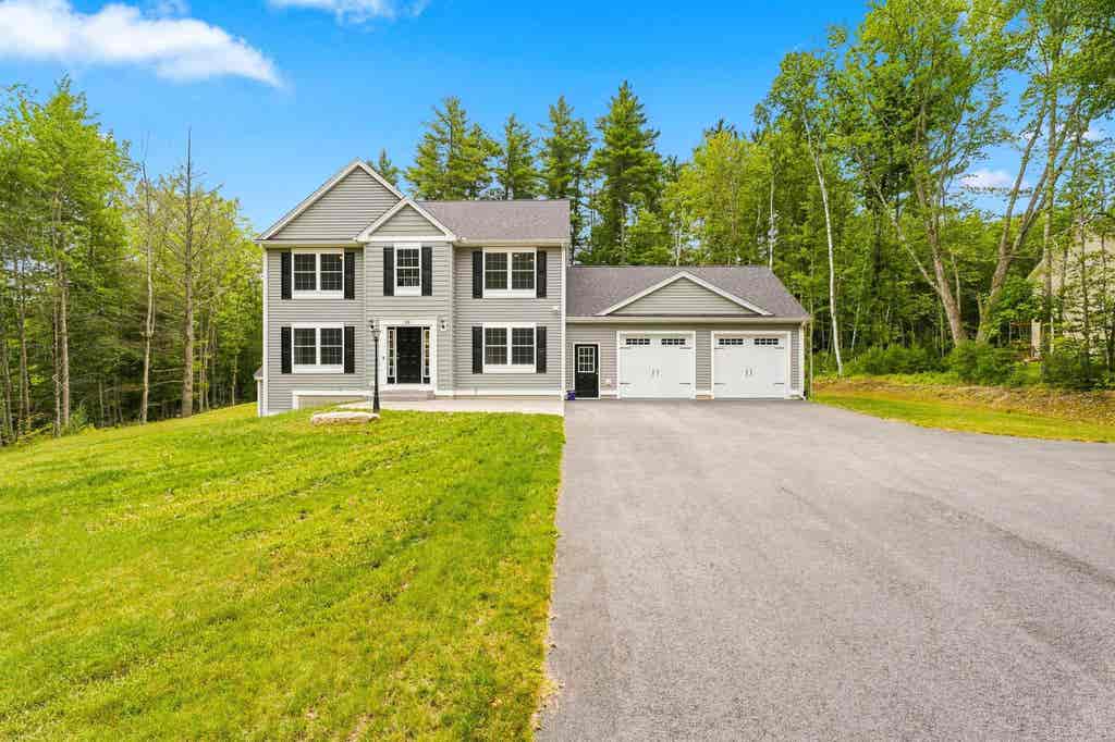 Photo of 26 Swamp Road, Epsom, NH 03234 (MLS # 5103290)