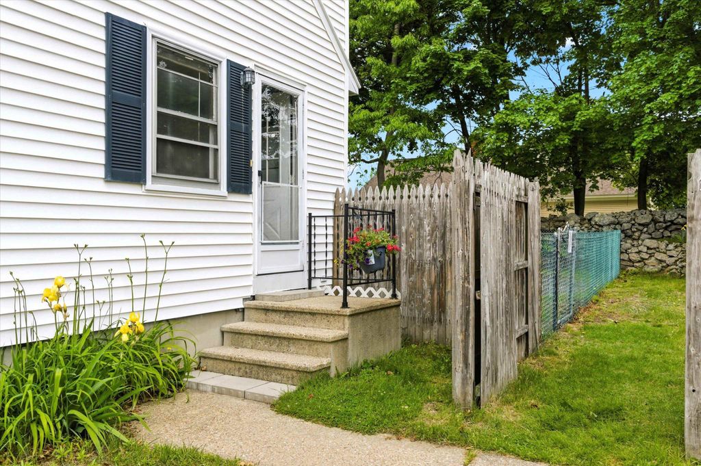 Photo of 184 Green Acres Drive, Manchester, NH 03109 (MLS # 5092638)