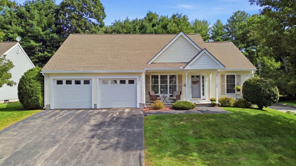 Photo of 1 Fernwood Drive #1, Litchfield, NH 03052 (MLS # 5110382)