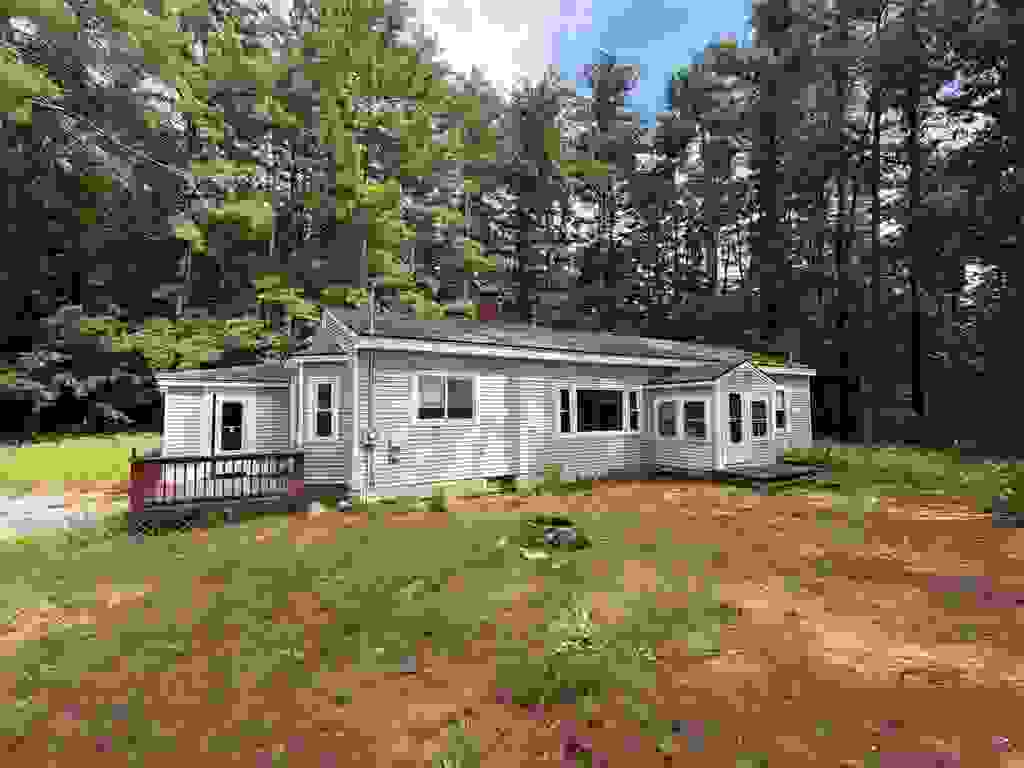 Photo of 301 Webster Street, Hudson, NH 03051 (MLS # 5101663)
