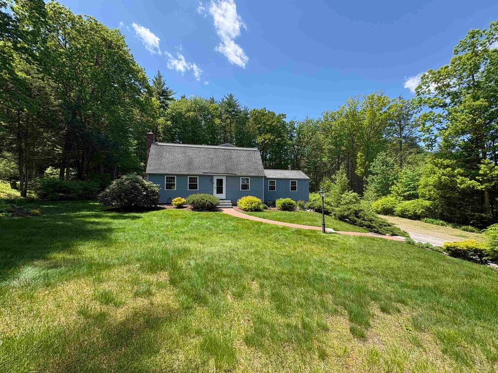 Photo of 22 Deerwood Drive, Amherst, NH 03031 (MLS # 5091288)