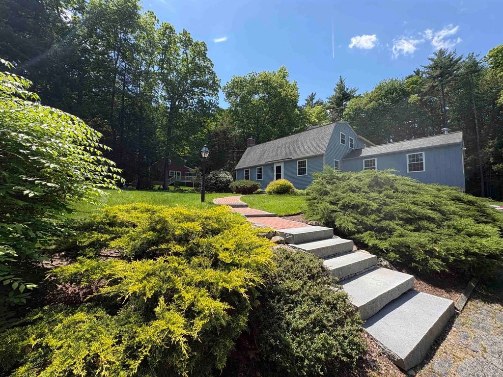 Photo of 22 Deerwood Drive, Amherst, NH 03031 (MLS # 5091288)