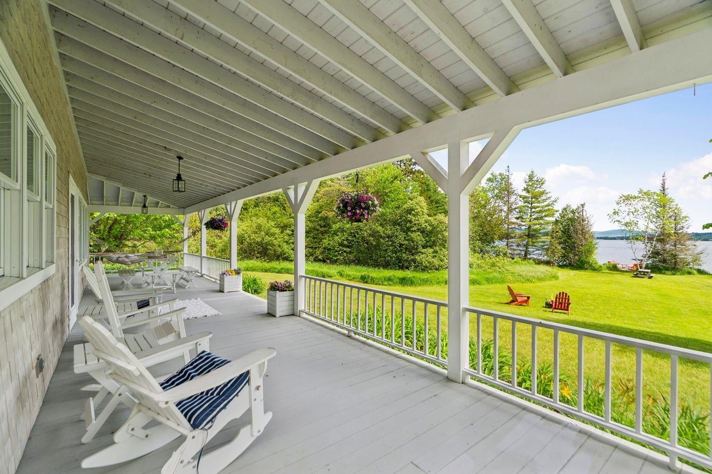 824 North Shore Road