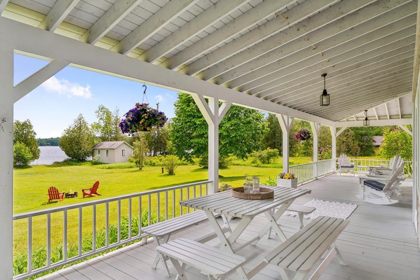 824 North Shore Road