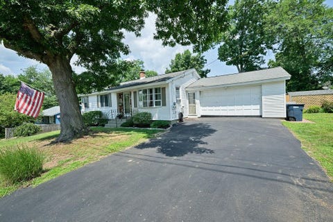 Photo of 148 Brunelle Avenue, Manchester, NH 03103 (MLS # 5100101)