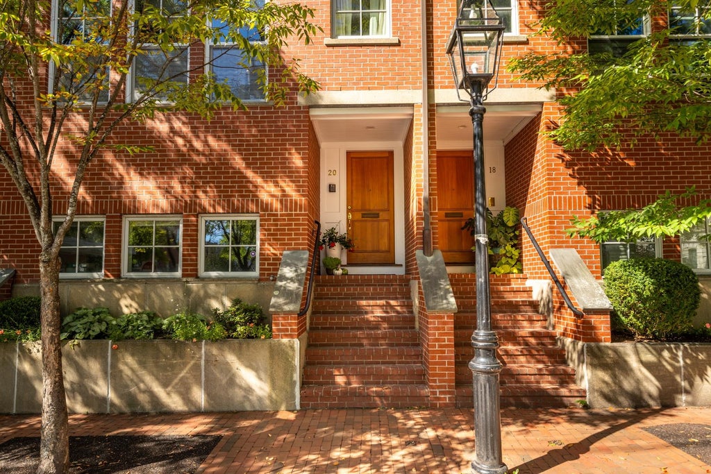 Photo of 20 Porter Street, Portsmouth, NH 03801 (MLS # 5111615)
