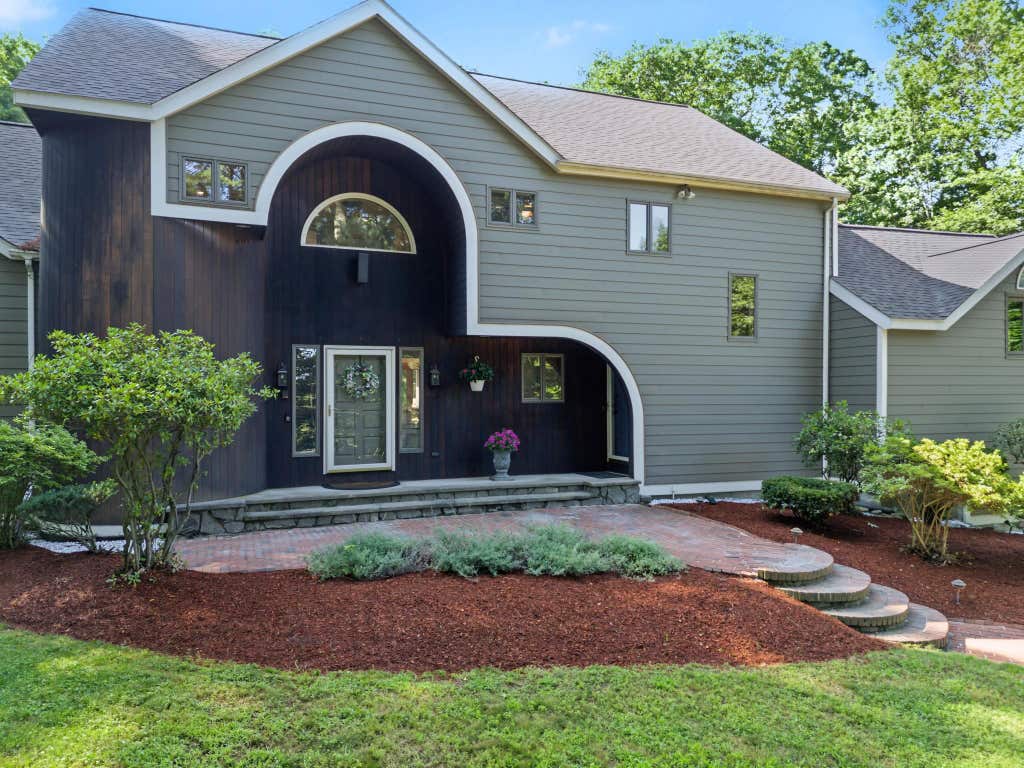 Photo of 17 Galway Road, Windham, NH 03087 (MLS # 5103579)
