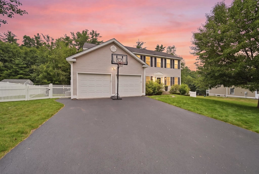 Photo of 9 Grapevine Road, Merrimack, NH 03054 (MLS # 5100480)