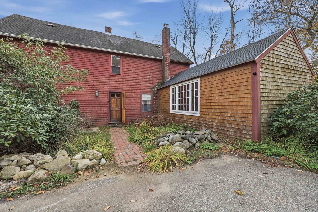 Photo of 62 Kingston Road, Plaistow, NH 03865 (MLS # 5116367)