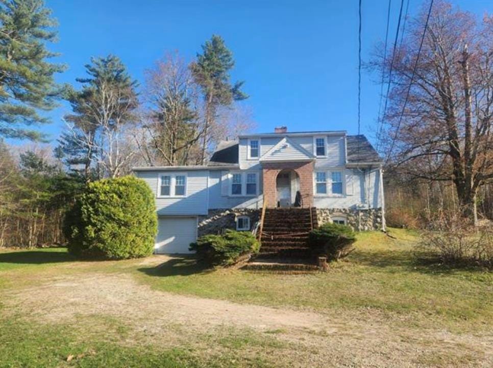 Photo of 115 Hovey Road, Londonderry, NH 03053 (MLS # 5103672)