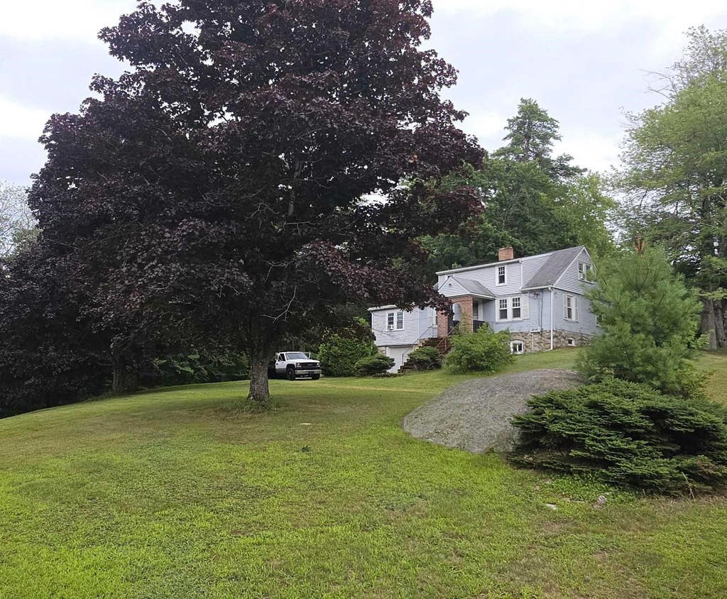 Photo of 115 Hovey Road, Londonderry, NH 03053 (MLS # 5103672)