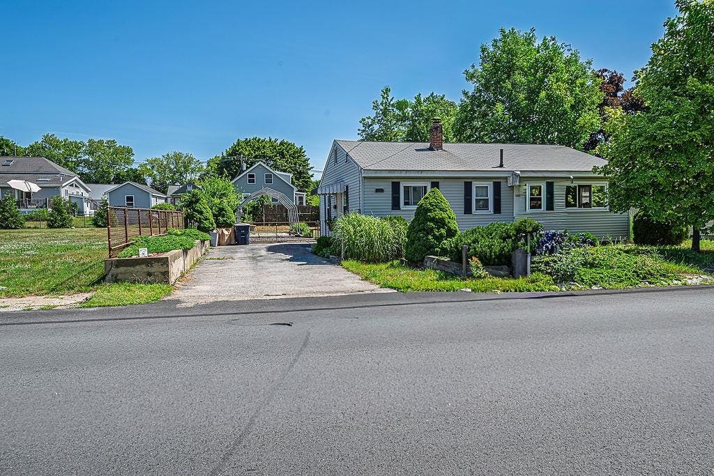 Photo of 18 Pershing Street, Nashua, NH 03060 (MLS # 5102006)