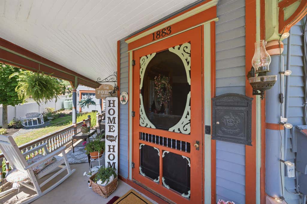 Photo of 8 Pleasant Street, Plymouth, NH 03264 (MLS # 5100185)