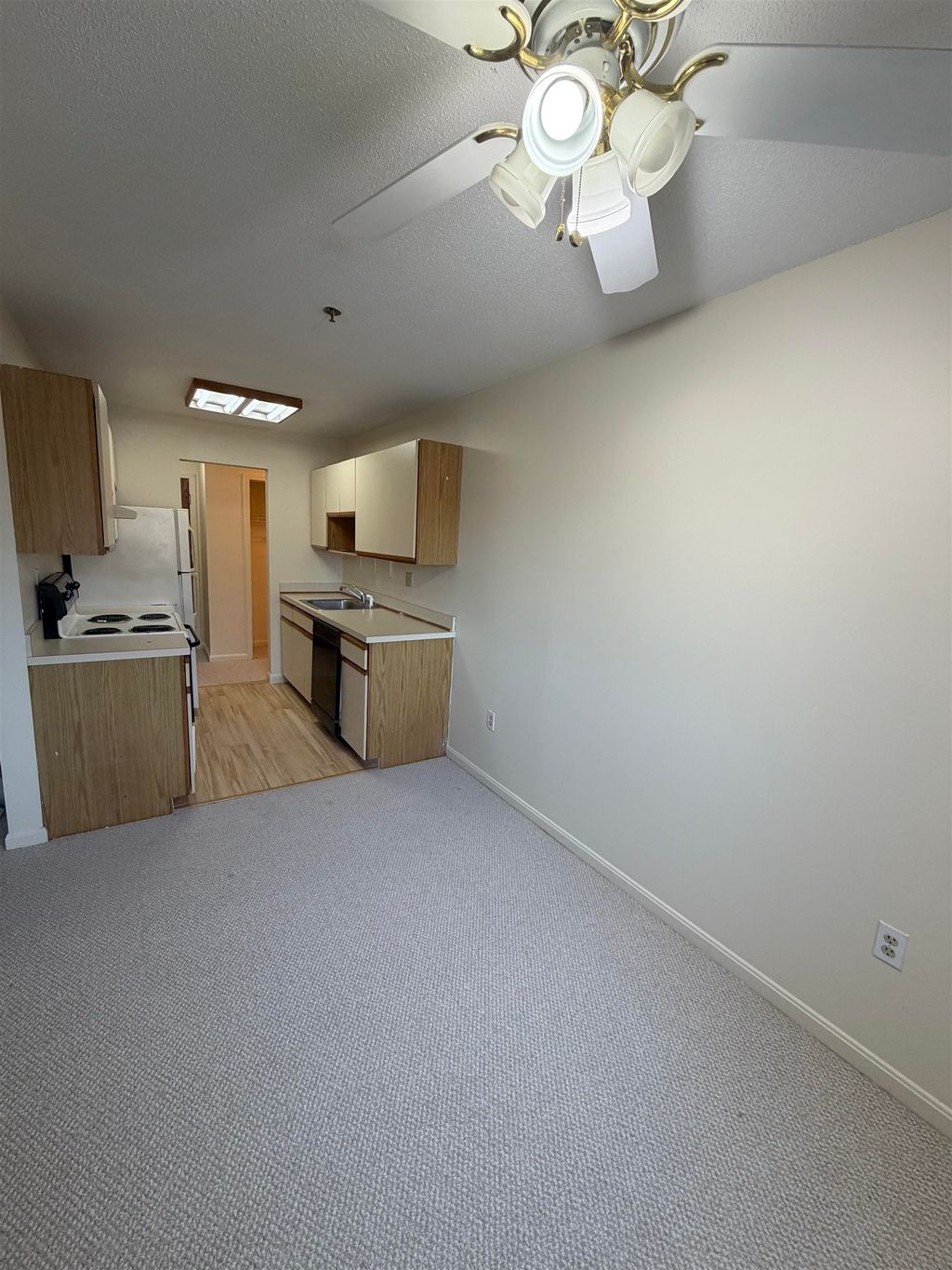 Photo of 113 Cluff Crossing Road #28, Salem, NH 03073 (MLS # 5085839)