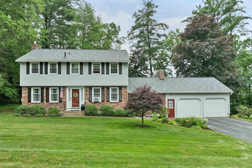 Photo of 15 Spencer Drive, Nashua, NH 03062 (MLS # 5096622)