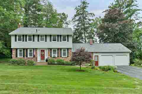 Photo of 15 Spencer Drive, Nashua, NH 03062 (MLS # 5096622)