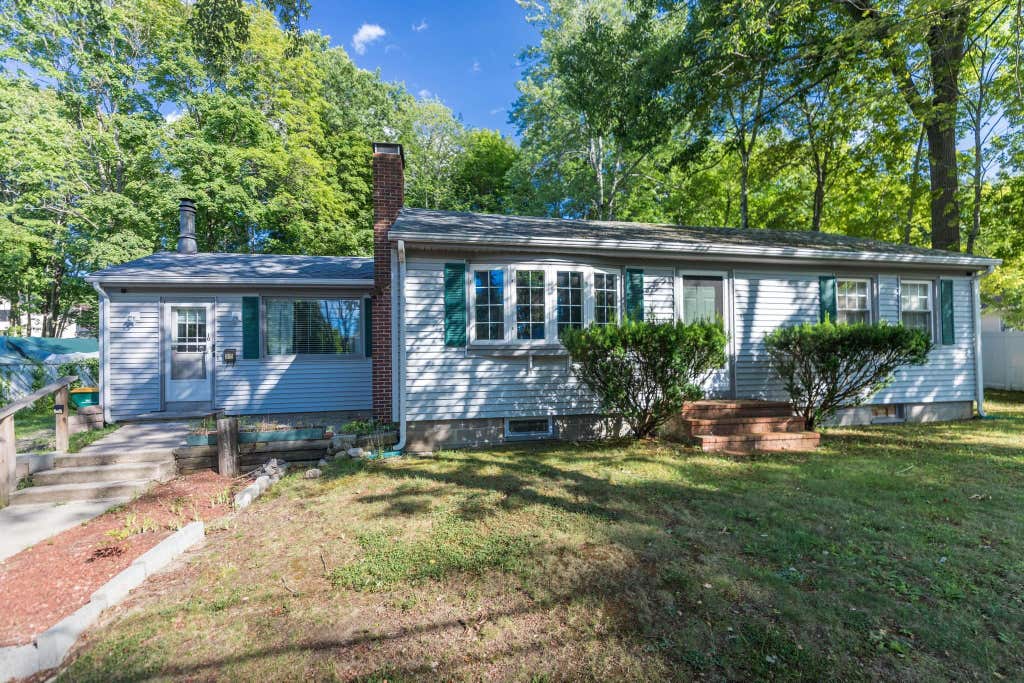 Photo of 10 Howe Street, Rochester, NH 03867 (MLS # 5106296)