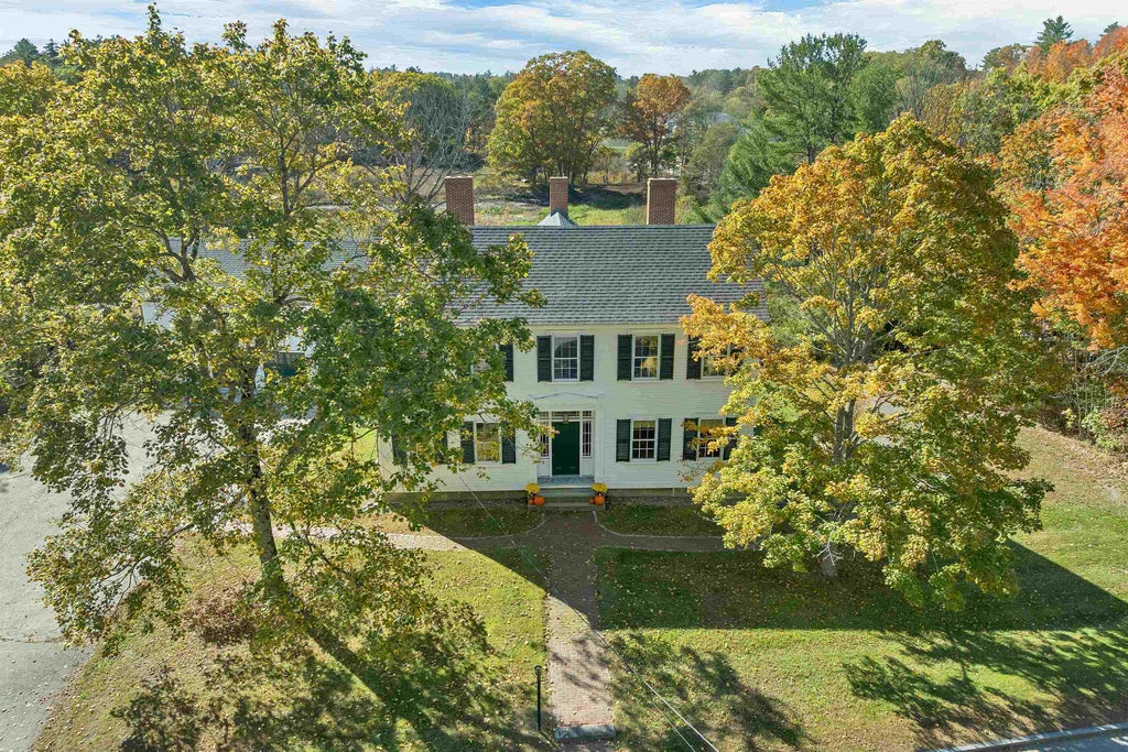 Photo of 10 Newmarket Road, Durham, NH 03824 (MLS # 5115427)