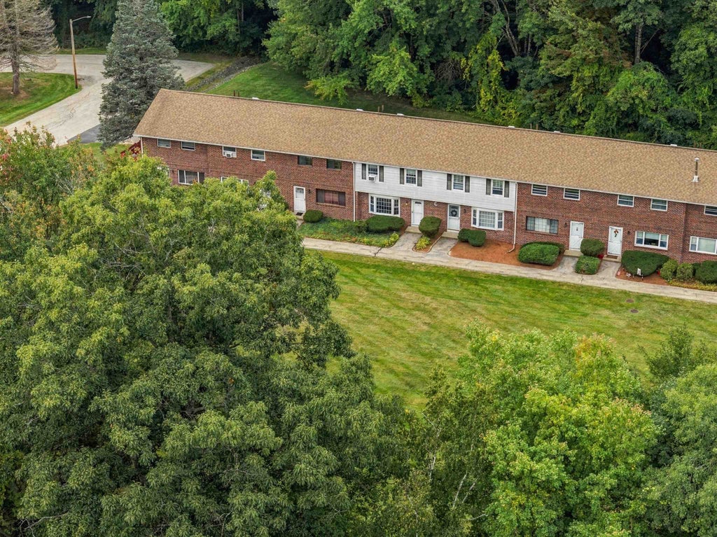 Photo of 20 Oakridge Drive, Londonderry, NH 03053 (MLS # 5110852)