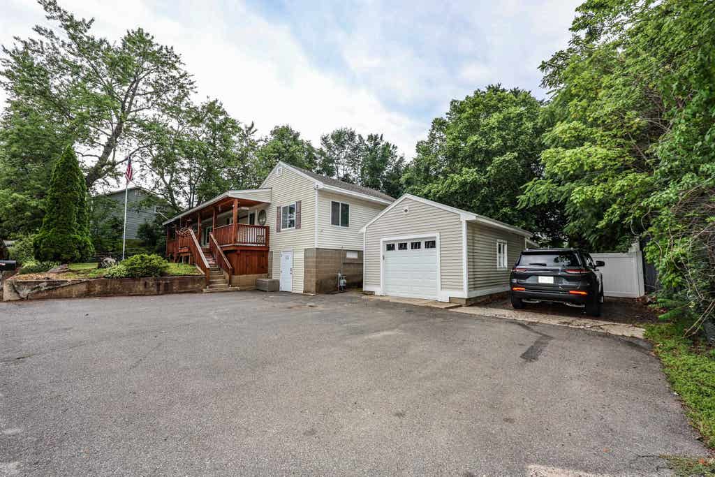 Photo of 4 Caron Street, Merrimack, NH 03054 (MLS # 5101437)